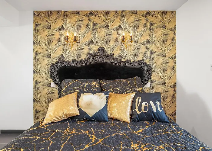 Frenchk-Iss Port Nature 5 Coeur Festif Village Naturiste * Agde